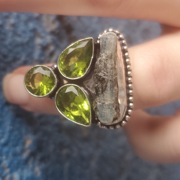 New Rough Kyanite & Peridot 925 Silver Statement Ring. - Picture 3 of 14